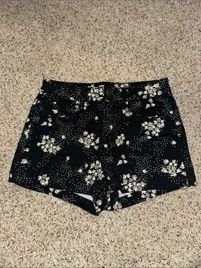 NWOT High-Rise Black Daisy Print Women's Shorts